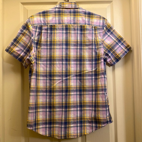 Original Penguin casual short sleeved buttoned down shirt. Perfect for summer. - Picture 2 of 9